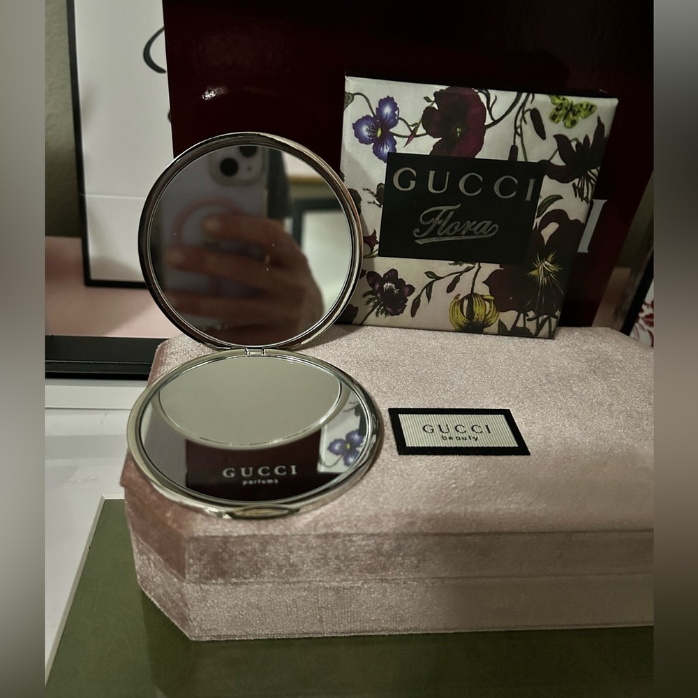 Gucci Flora Silver Floral Compact - Picture 5 of 6